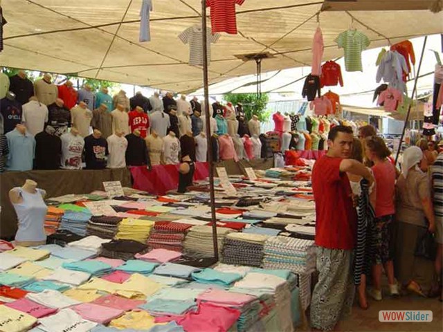 T-shirt Market Stall